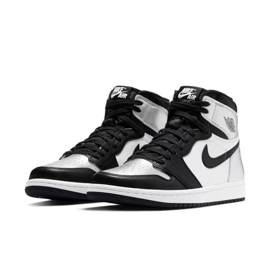 Wmns Air Jordan 1 Retro high OG 'Silver Toe'