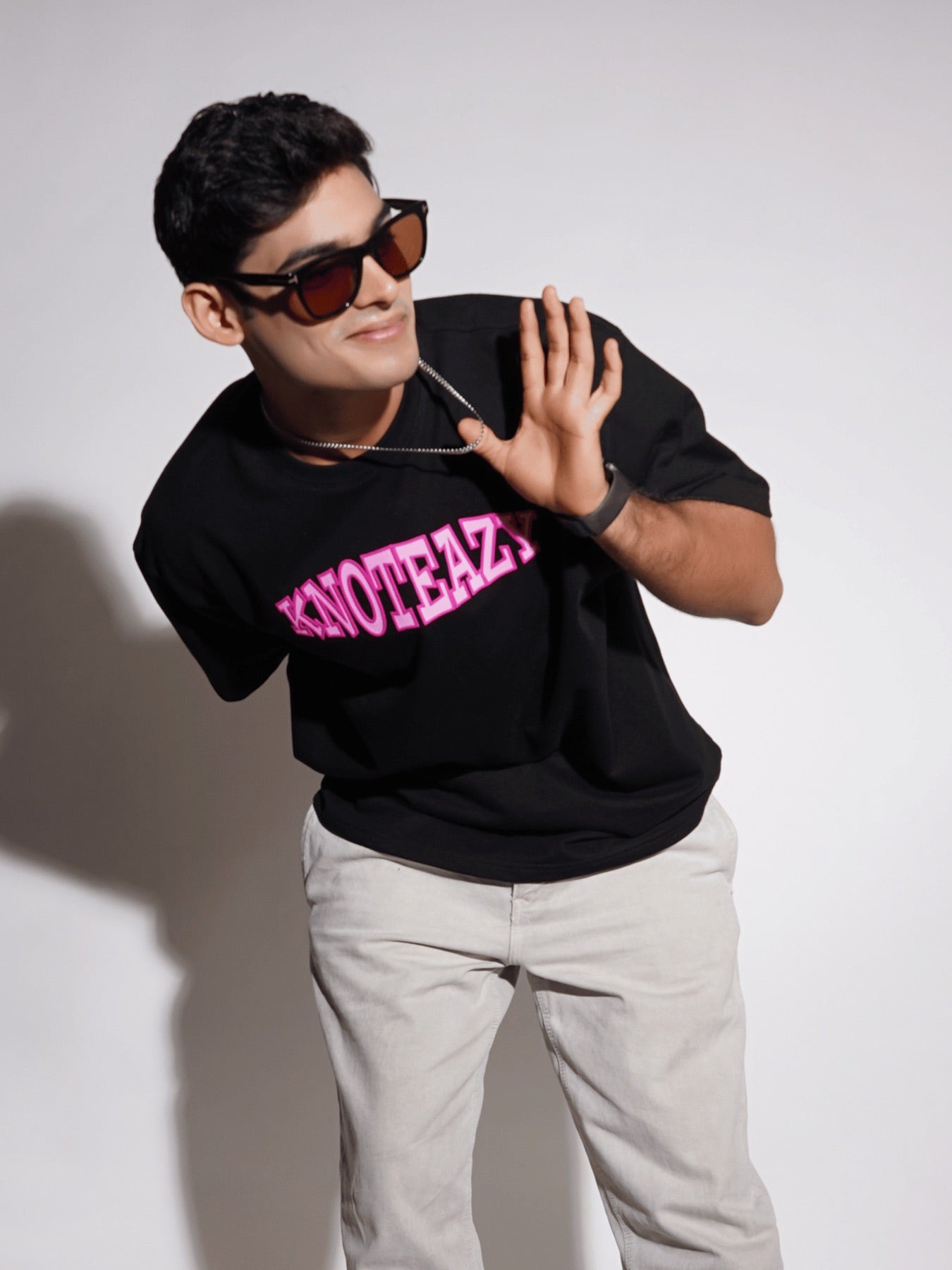 BLACK BASIC TEE