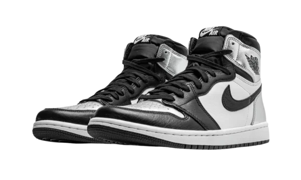 Wmns Air Jordan 1 Retro high OG 'Silver Toe' - Image 2